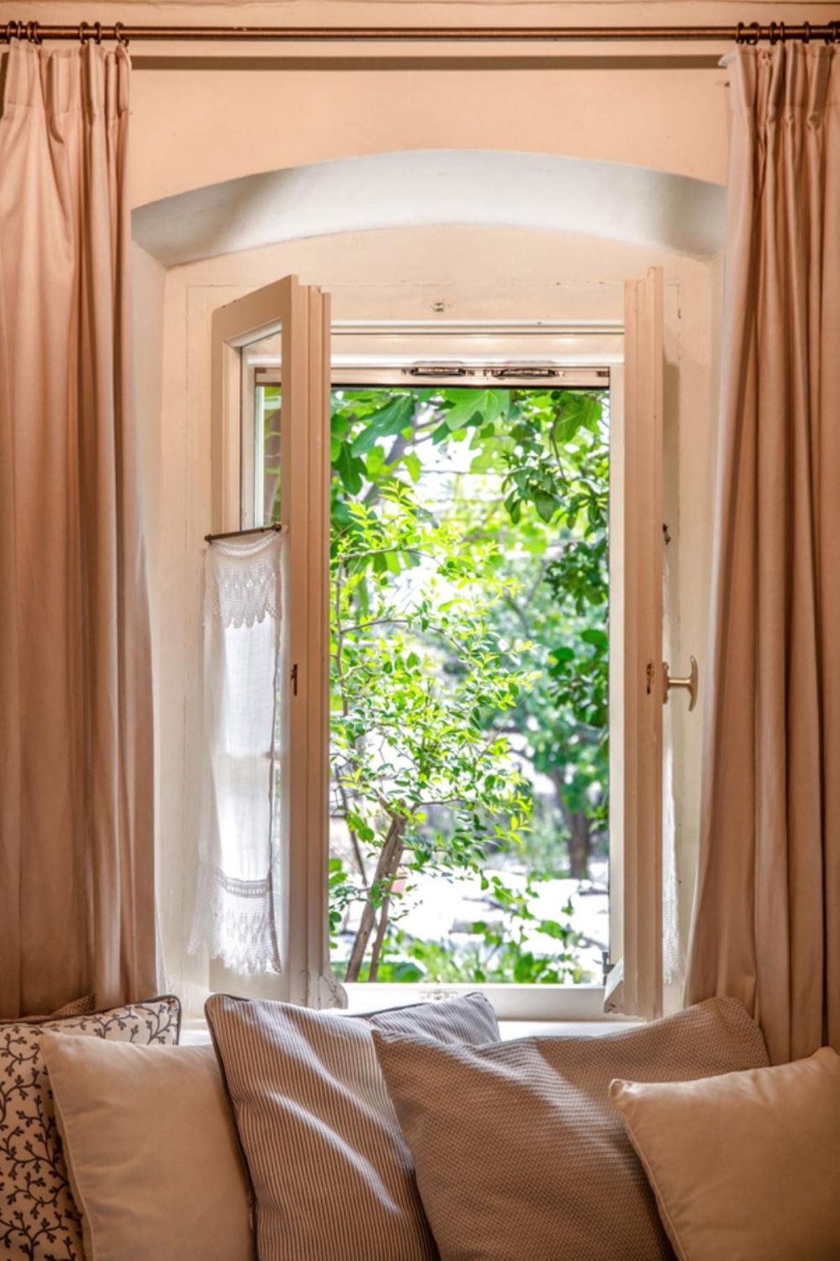 Teacher'S House Spartokhorion Bagian luar foto
